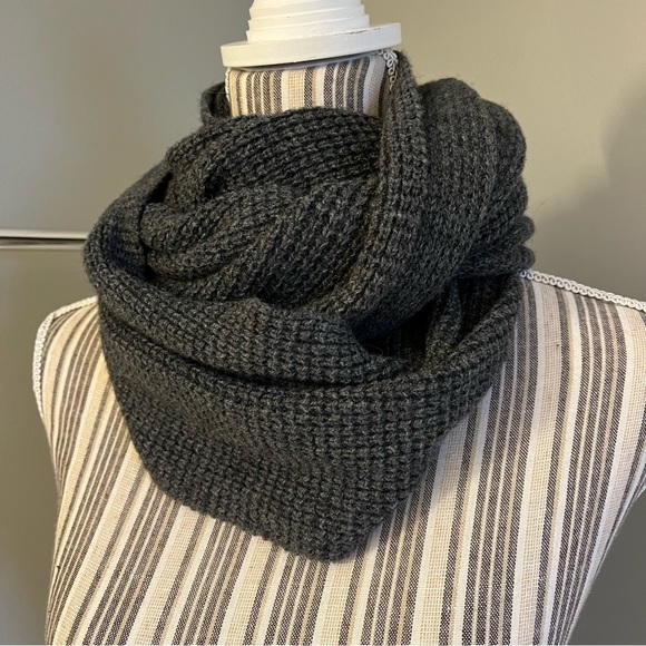 J Crew Womens Gray Chunky Knit Rectangular Comfy Cozy Warm Infinity Scarf - Picture 8 of 9